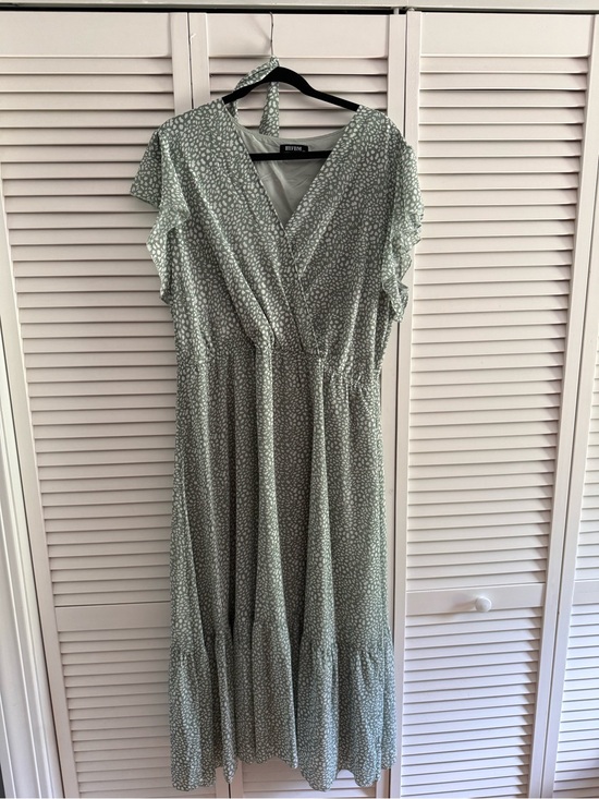 Dresses & Skirts - Unbranded Sage Green Printed Wrap Midi Dress
